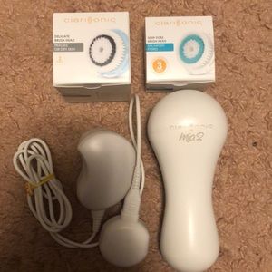Clarisonic Mia 2 plus two brush heads